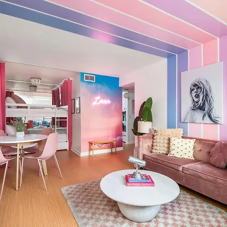 Swiftie Paradise, Music Row